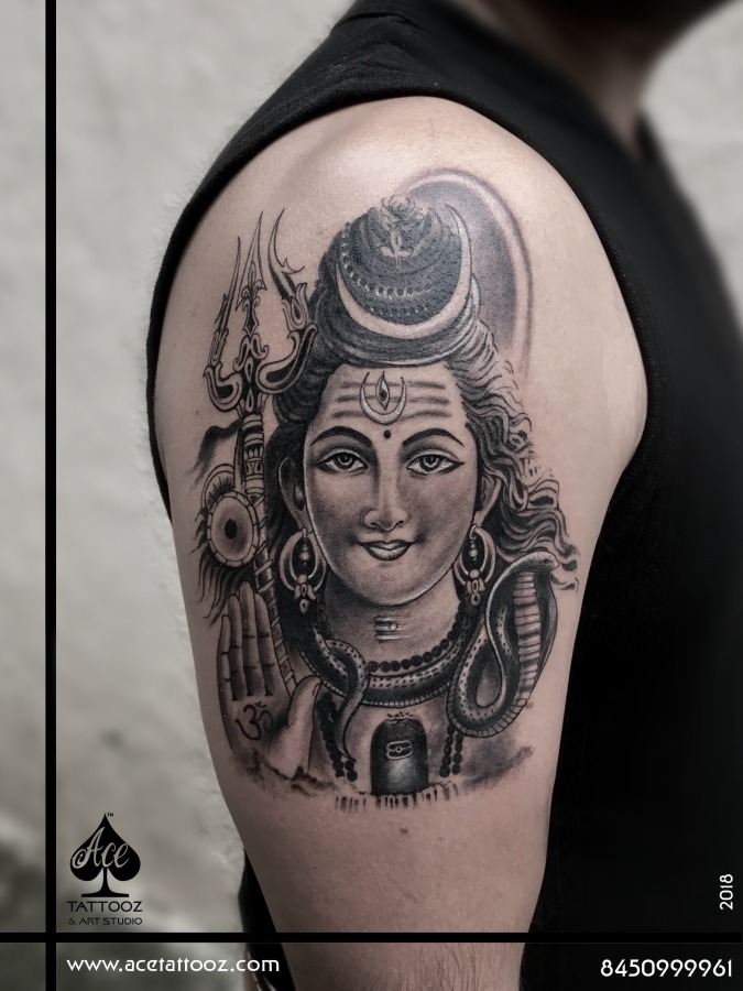 Black And Grey 3D Trishul Tattoo On Right Shoulder