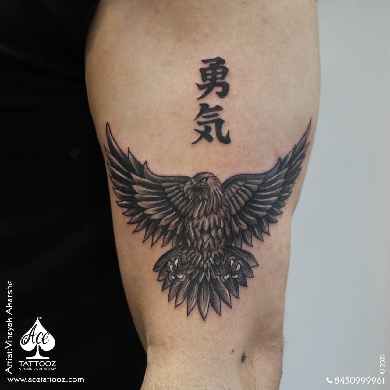 It takes courage to grow up and become who you really are.
The client wanted to write courage in one of the Language he loved the most and Got it done in the Japanese language 😍
Tattoo done by  @vinayak_b.e.a.r.d.e.d at @acetattooz

#tattoolife #tattoolovers #Tattoo #Tattoostudio #couragetattoo #mumbaiartist #mumbaitattoo #tattooworld #customizedtattoo #tattoodesign #tattooink #tattooideas #tattoolifestyle