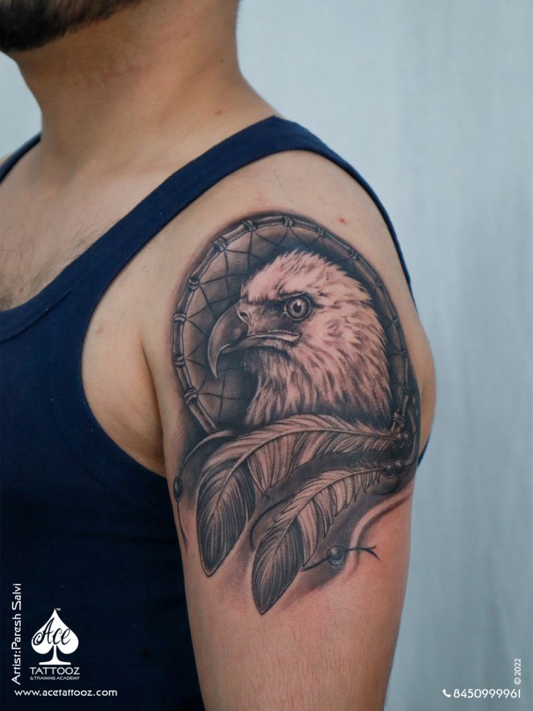 Eagle tattoo old school simple design Royalty Free Vector
