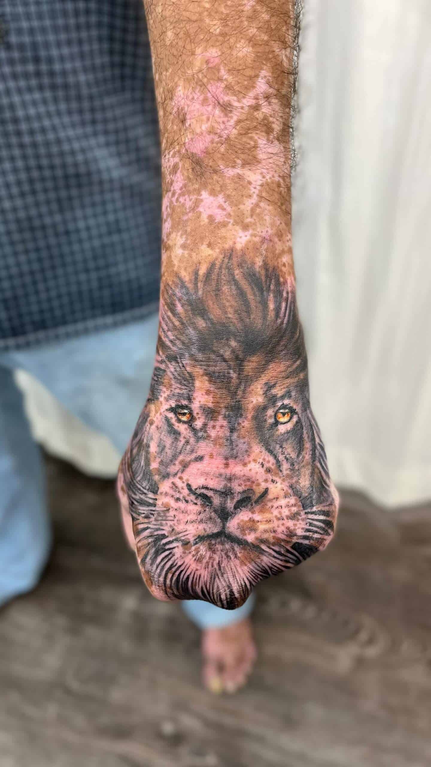 Lion Tattoo on Vitiligo Skin. 

Done by: @archana_acetattooz 

Let us know in the comment what do you think about the tattoo ? 
.
#acetattoozghatkopar #vitiligo #coveruptattoo  #knuckletattooideas 
.#liontattoo #acetattooz #trendingreels #explorepage✨ #foryoupage #fypシ