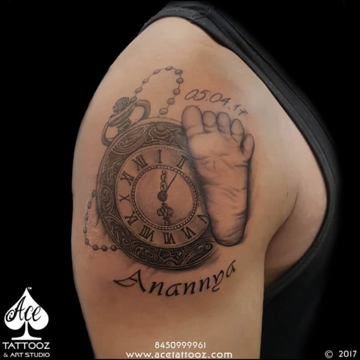 Baby-Foot-Mark-Clock-Black-and-Grey-Tattoo-705×705