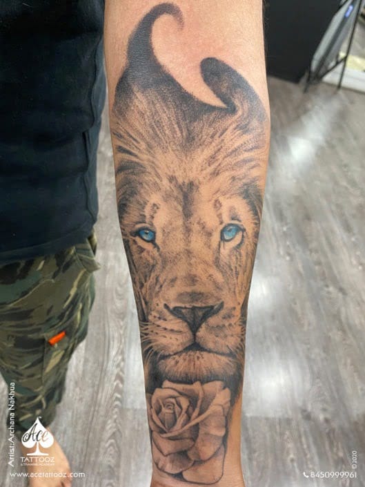 Black-White-Realistic-Lion-Tattoo-529×705