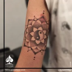 <div class="comment more">Two halves that together complete wholeness in a customized mandala. Ace Artist : Abhi Chavan</div>