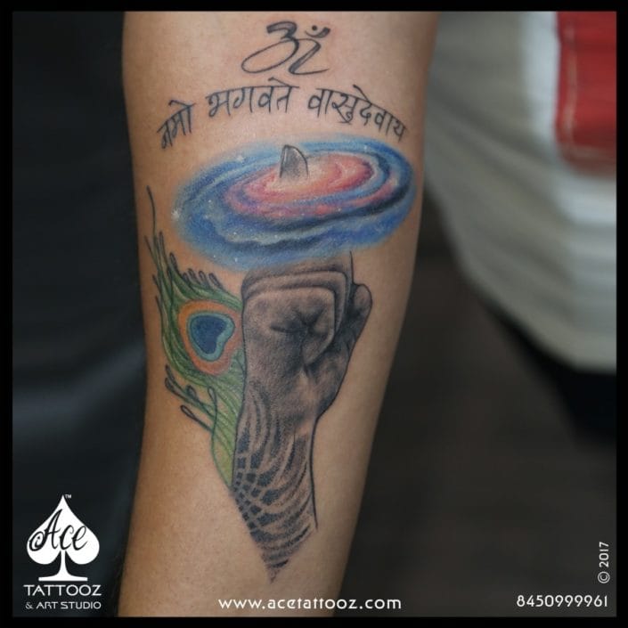 Lord-Krishna-with-Sudarshan-Chakra-Black-and-Grey-Tattoo-Designs-705×705
