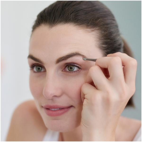 ive_into_the_world_of_brow_mapping_and_designing_learn_how_to_do_it_on_your_own_from_the_expert_herself_cover_0