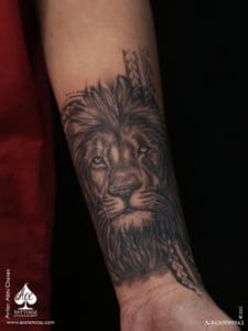 In the world of artistry, crafting a lion tattoo is akin to painting a masterpiece on the canvas of skin. The regal lion, with its majestic mane and commanding presence, serves as both a symbol of strength and a beacon of courage.