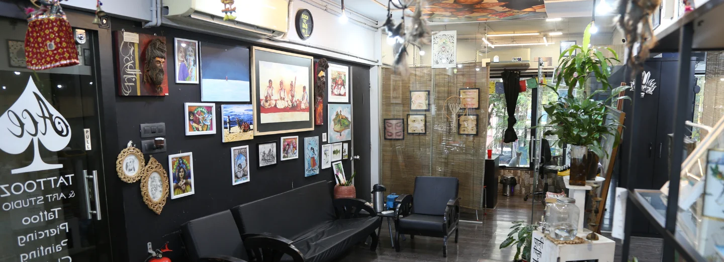 Main banner image (studio interior)