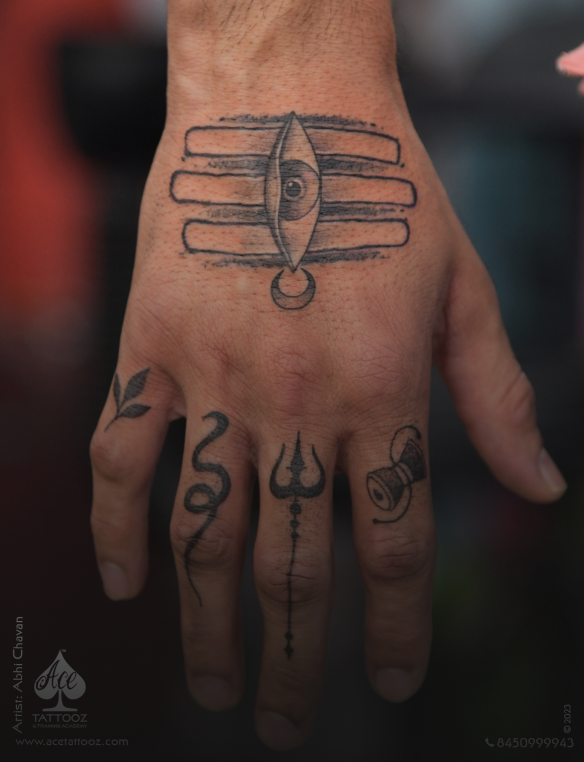 men hend tattoo