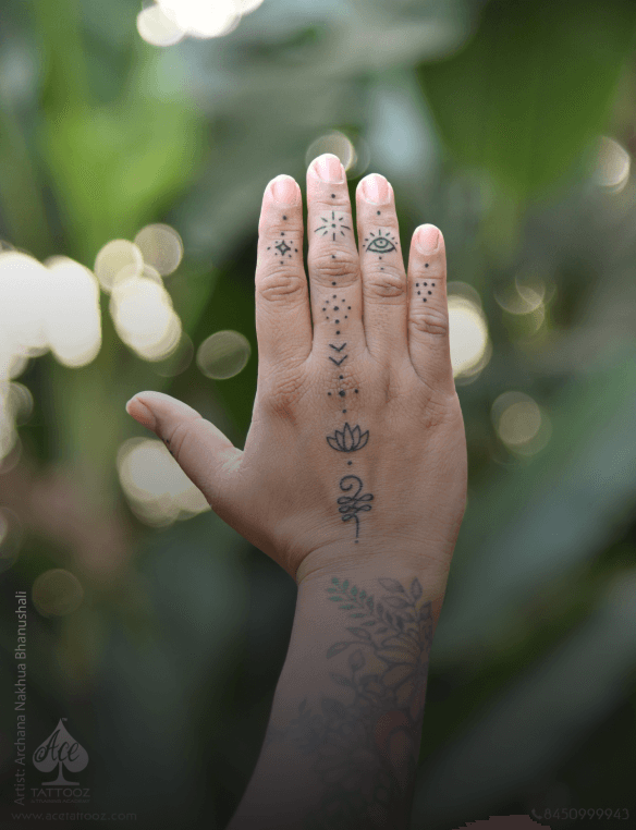 women-finger-tattoo