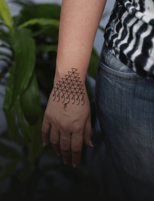 women-hand-tattoo